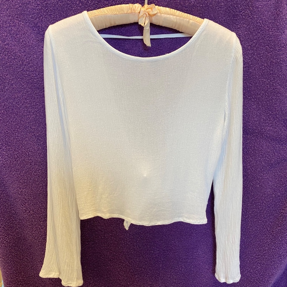 Lightweight Longsleve tie in back!